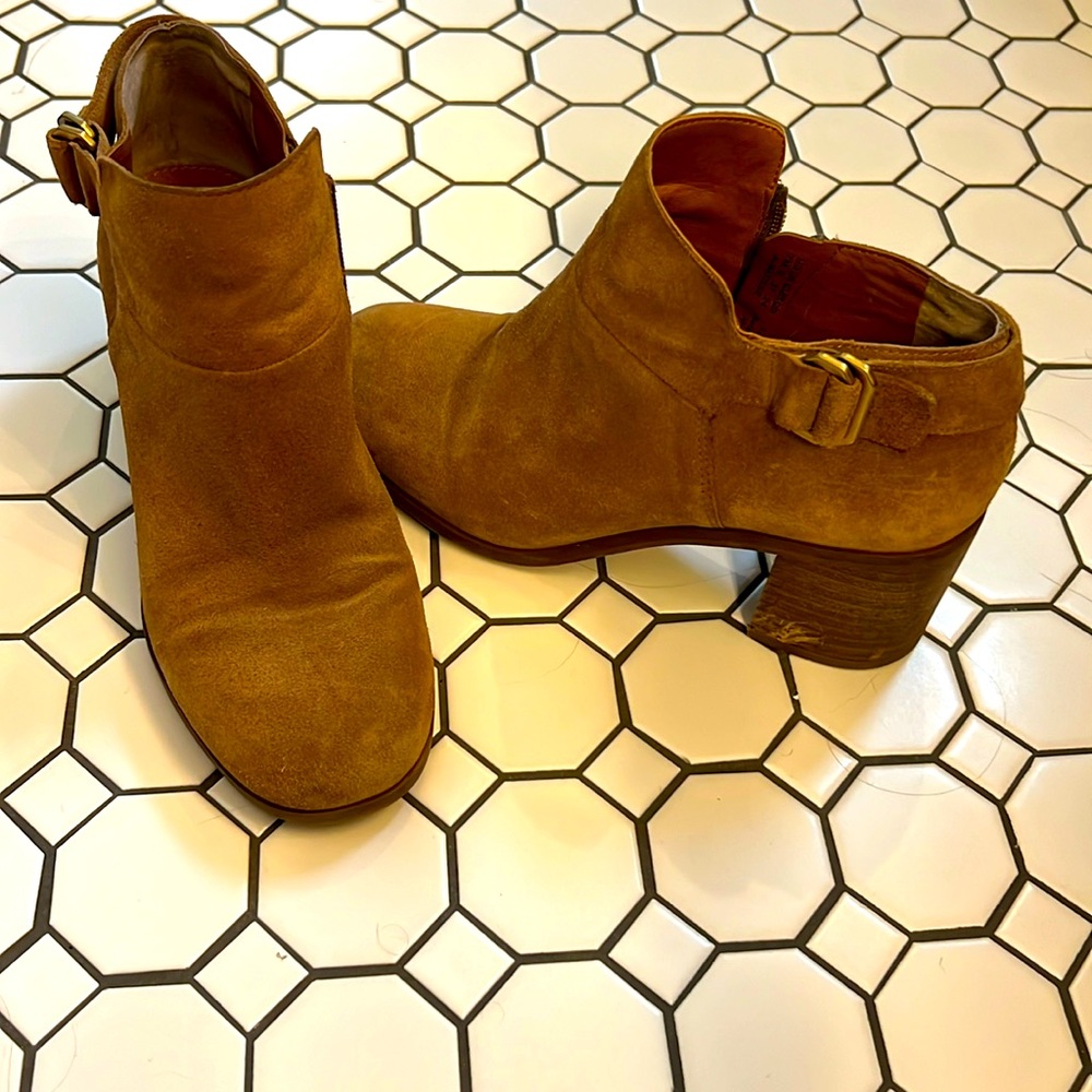 Low boots